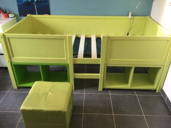 Lit enfant coffre de rangement pouf