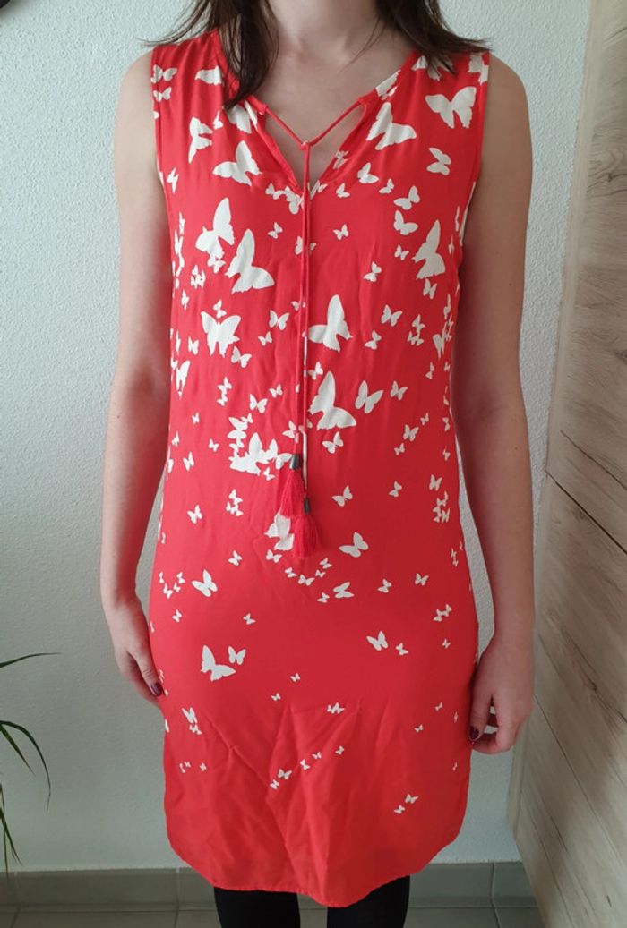 Robe rouge street one papillons