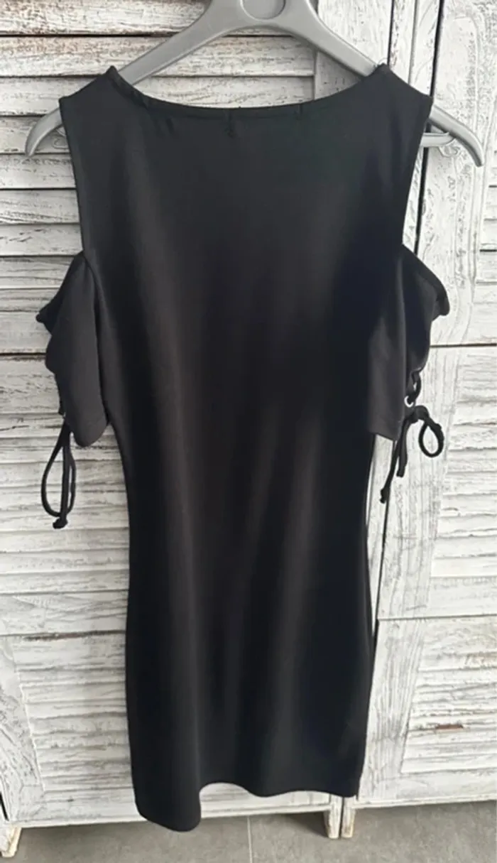 Robe moulante noire - photo numéro 2