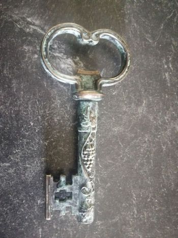 Grosse clé ,tire bouchon ,vintage 