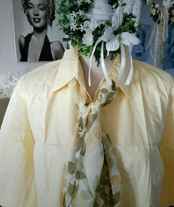 Chemise jaune pastel et son foulard assorti M & S Mode Taille 42 Neuf