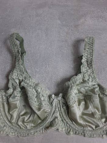 Soutien gorge avec armature dentelle maille satinée 90B Confidence lingerie