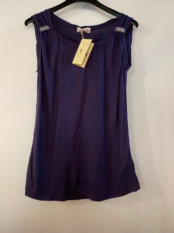 TEE shirt Celaia taille 42 44 avec strass neuf