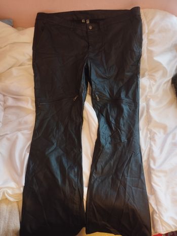 Pantalon noir aspect cuir 