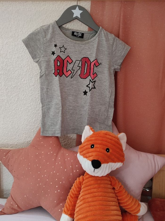 Tee shirt manches courtes  AC/DC - 24 mois - Très bon état