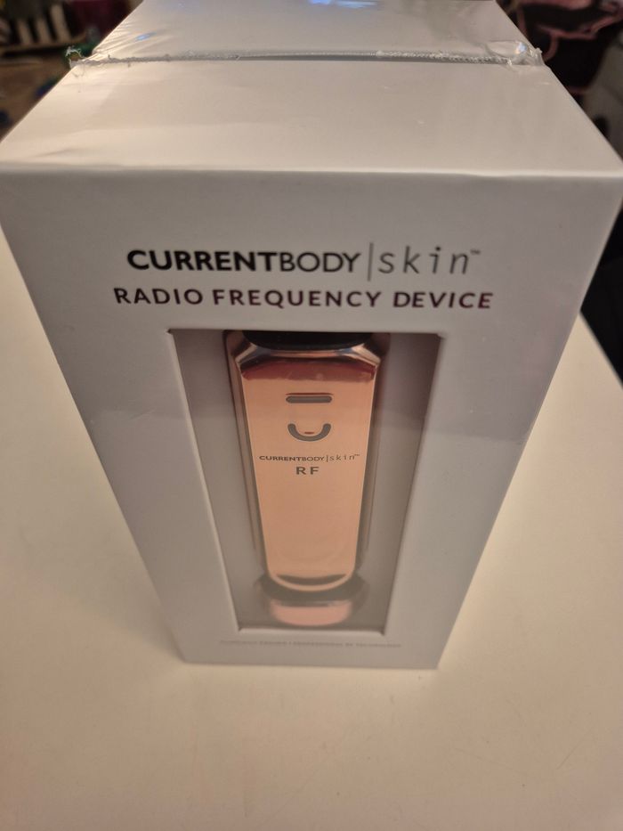 Currentbody skin radio frequency device rose gold - photo numéro 2