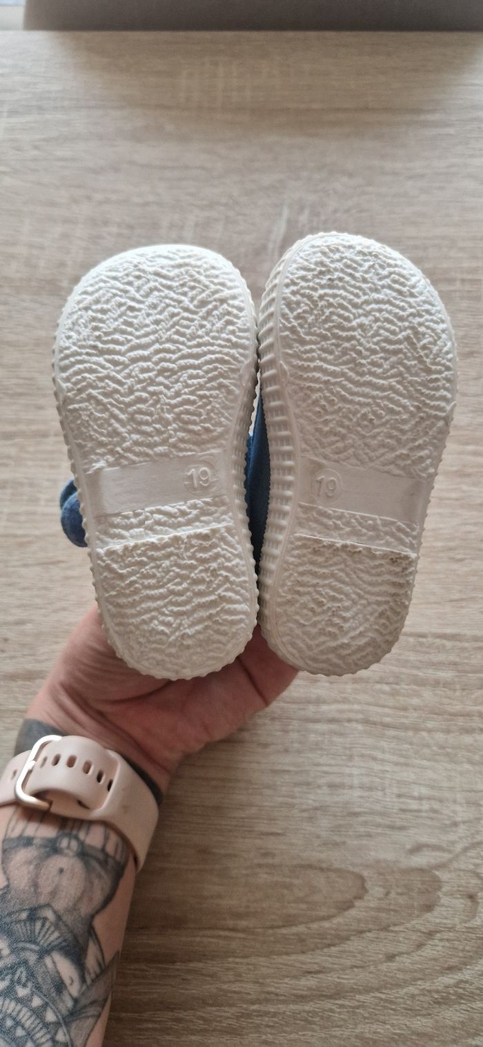 Chaussures taille 19 - photo numéro 4