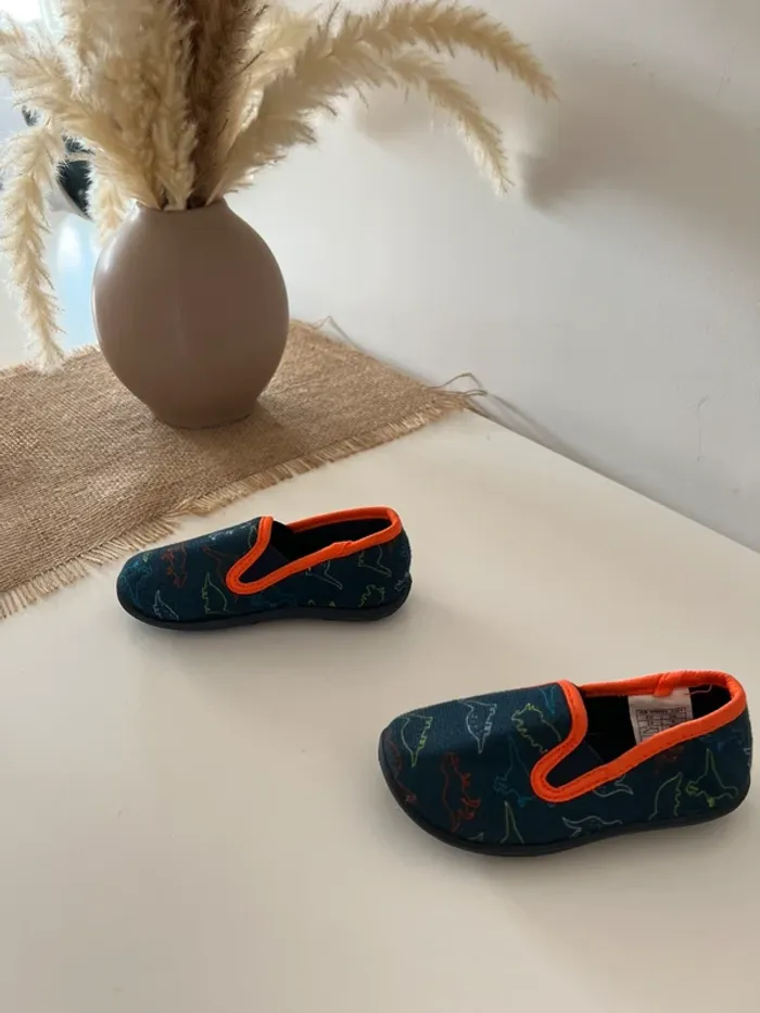 Chaussons enfant dinosaures taille 23 - photo numéro 2