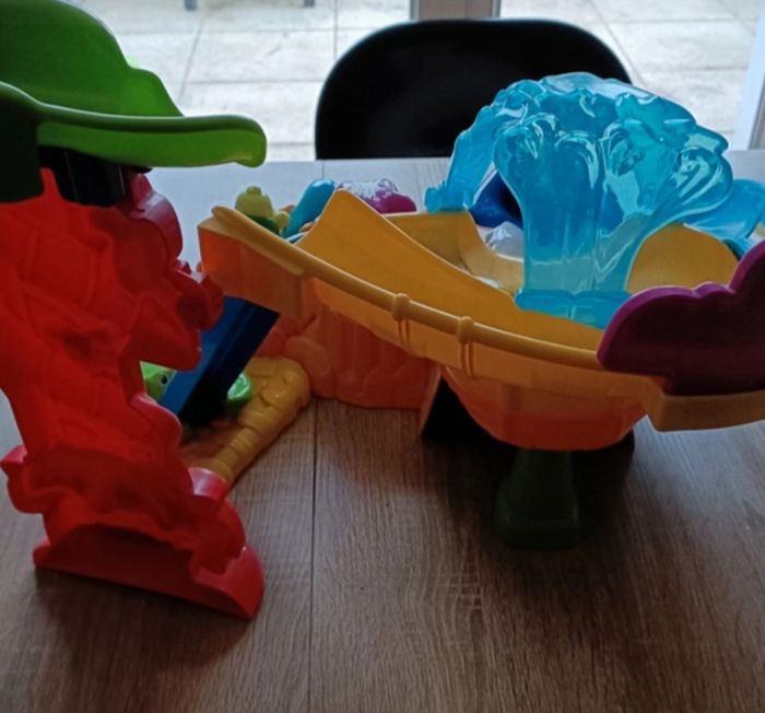 Zoumizooz  jeu enfant neuf sans étiquette.