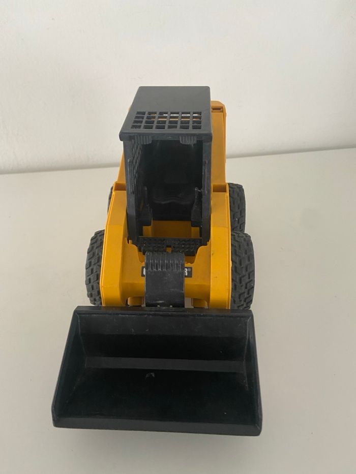 Bruder 02481 - Chargeur Compact Caterpillar (CAT) 1/16 - photo numéro 4