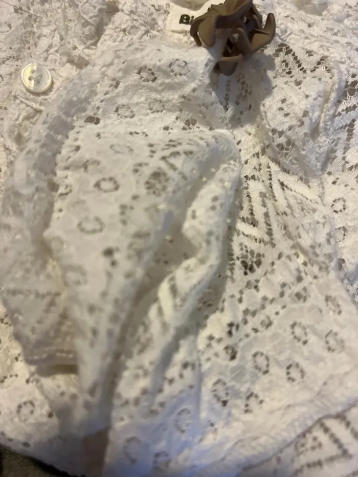Haut à dentelles parisien chic - neuf - bizzbee - taille xs - photo numéro 3