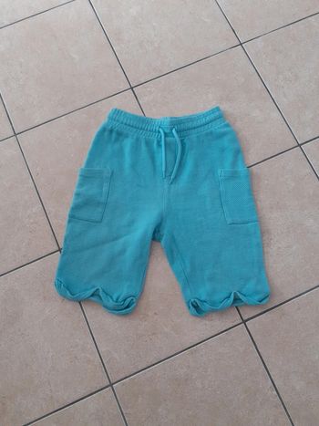 Short type bermuda  12 ans tape à l'œil