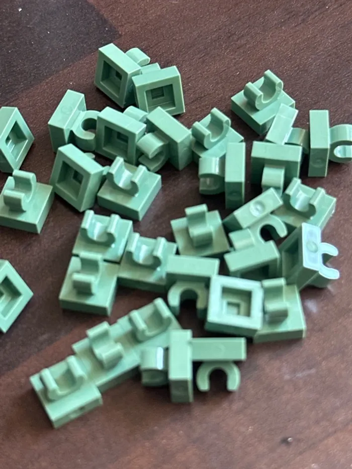 20 Lego Tile, Modified 1 x 1 with Open O Clip ref 15712 Sand Green - photo numéro 3