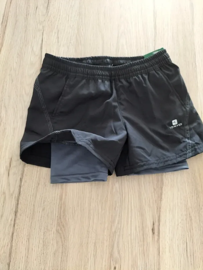 Short de sport neuf - photo numéro 2