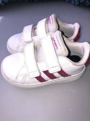 Basket fille adidas 🌺 très bon état taille 24