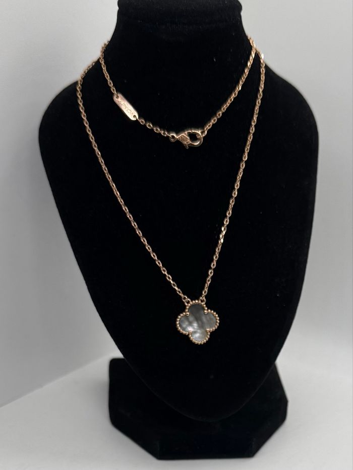 Collier trèfle nacre grise plaqué or rose - photo numéro 6