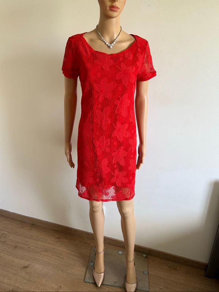 Robe rouge en dentelle One Step taille 38 TBE - photo numéro 3