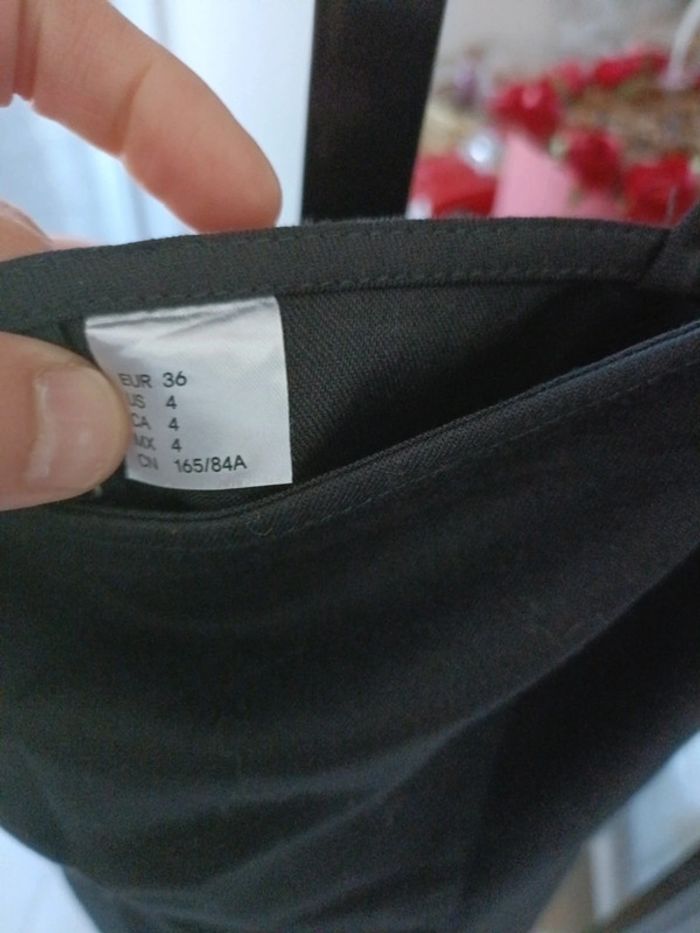 Robe courte noire - fente coté H&M – Taille 36 – Neuve - photo numéro 4