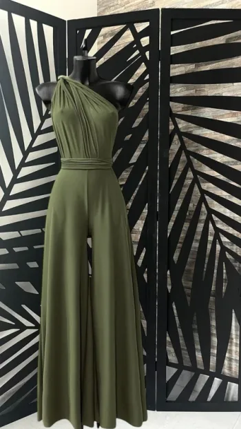 Sublime Combi couleur kaki plusieurs positions dos nu