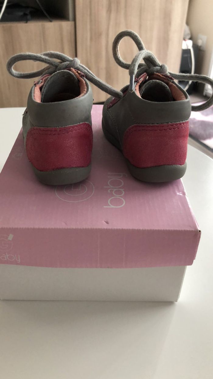 Chaussure fille grise et rose taille 18 - photo numéro 4