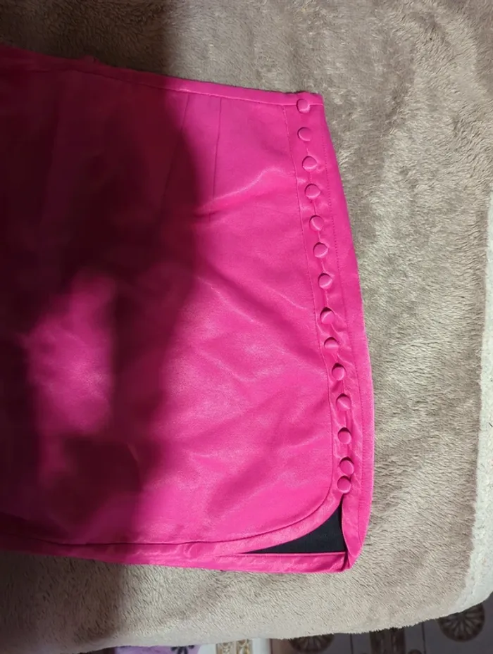 Jupe satinée rose fuschia - photo numéro 3