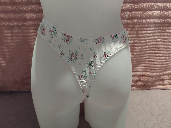 Ensemble sous vêtements blanc fleurie - photo numéro 7