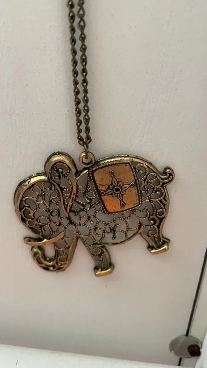 Collier éléphant