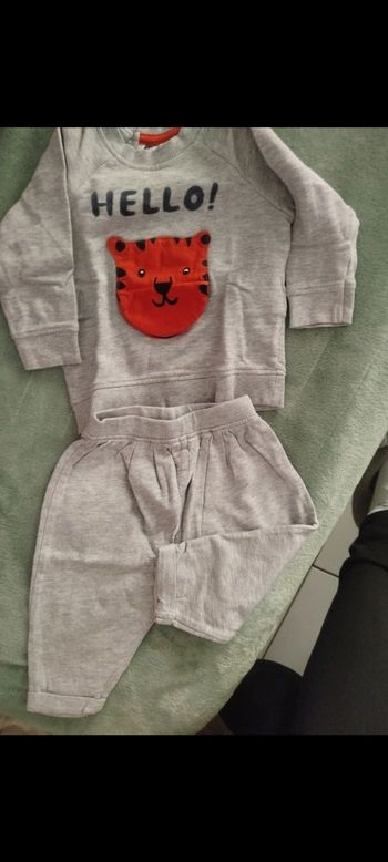 #kytie6moisgarcon. Ensemble jogging taille 6/9 mois 