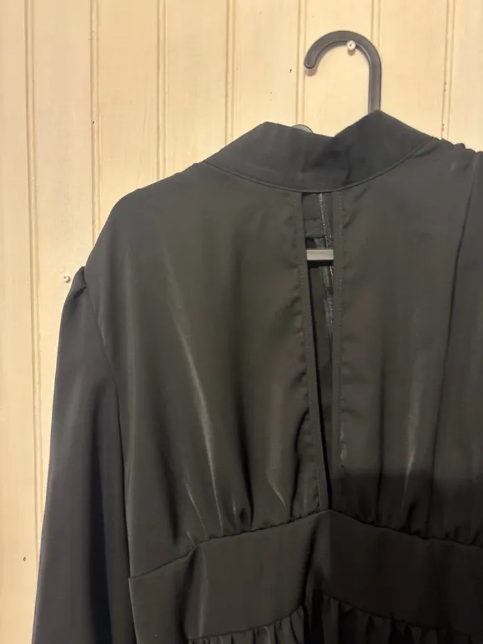 Robe noire décolleté - photo numéro 2