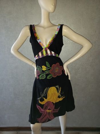 robe desigual noire et colorée taille 42