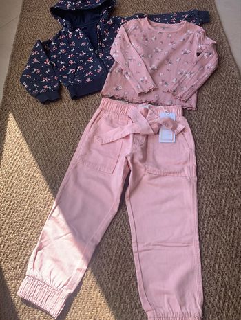 Lot fille 6 ans mi saison t-shirt et gilet Kiabi/ pantalon Orchestra