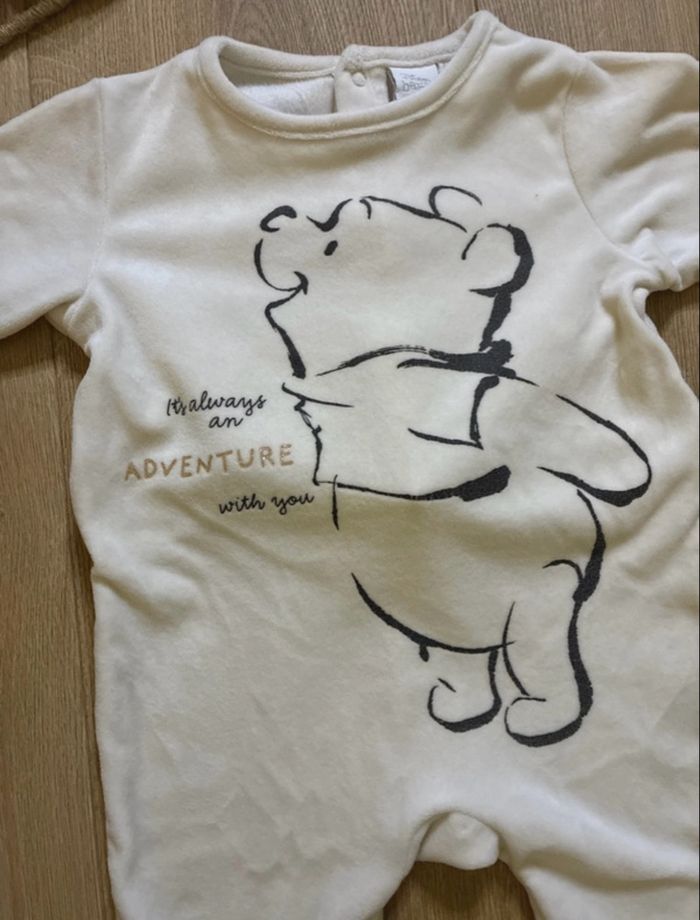 🐻 Pyjama velours Disney Baby 6 mois – Winnie l’ourson ivoire - photo numéro 3