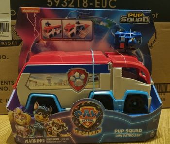 Camion chase avec 1 voiture et chase