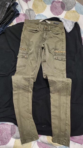 Pantalon kaki à poche et couture