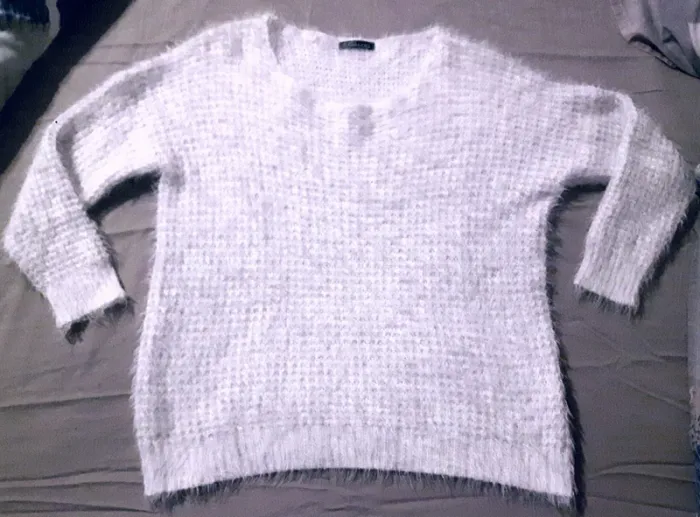 Pull blanc à poil tout doux T.38