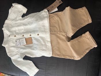 Ensemble pantalon beige et chemise légère mariage bébé