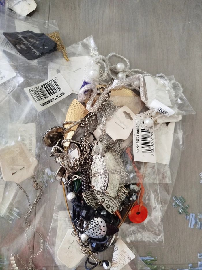 Lot revendeur de 75 colliers - photo numéro 2
