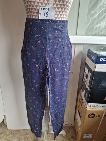 Pantalon, bleu marine à fleur rouge & jaune, taille élastique à l'arrière, taille standard