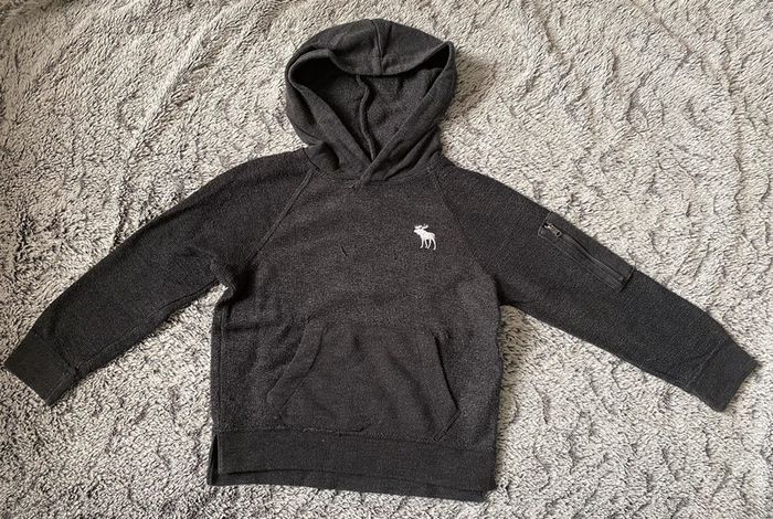 Pull à capuche Abercrombie - taille 5 / 6 ans