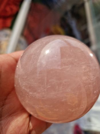 Sphère Coartz rose de Madagascar 425g neuf