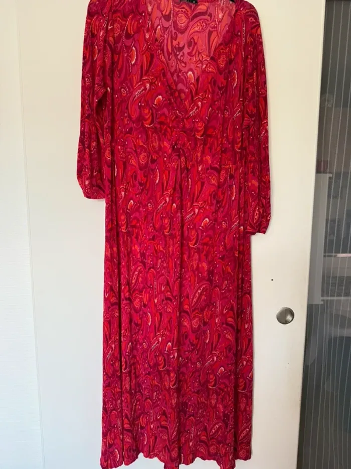 Robe avec fente