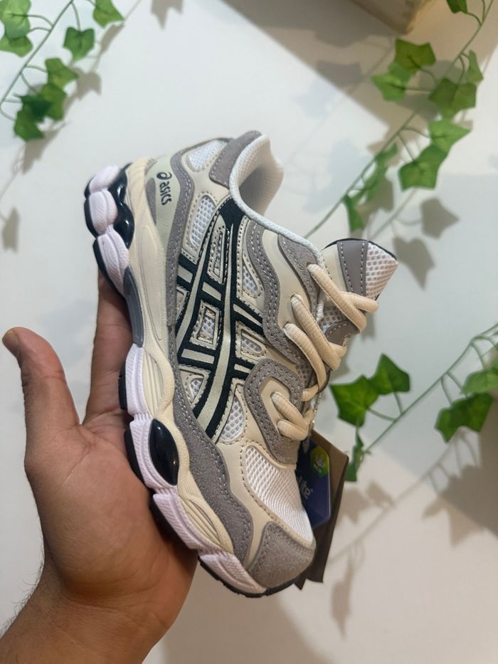 Basket enfants, asics gel NYC taille 33