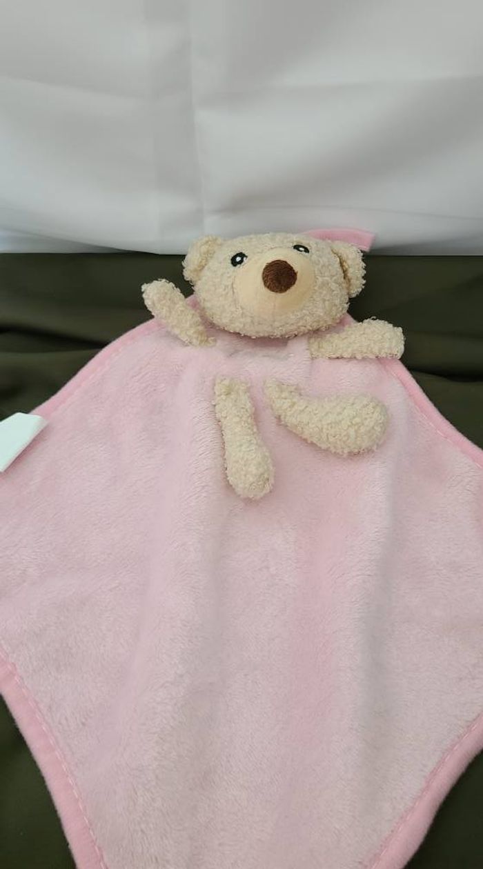 Doudou plat ours beige rose brodé bear Shenzhen Busty toys - photo numéro 5