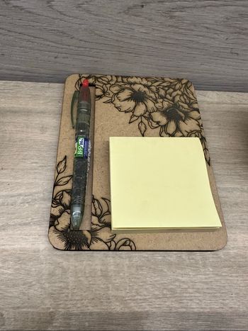 Supporte post it et crayon