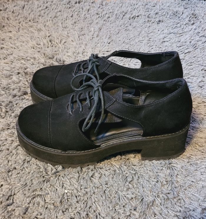 Jolie paire de chaussures noires