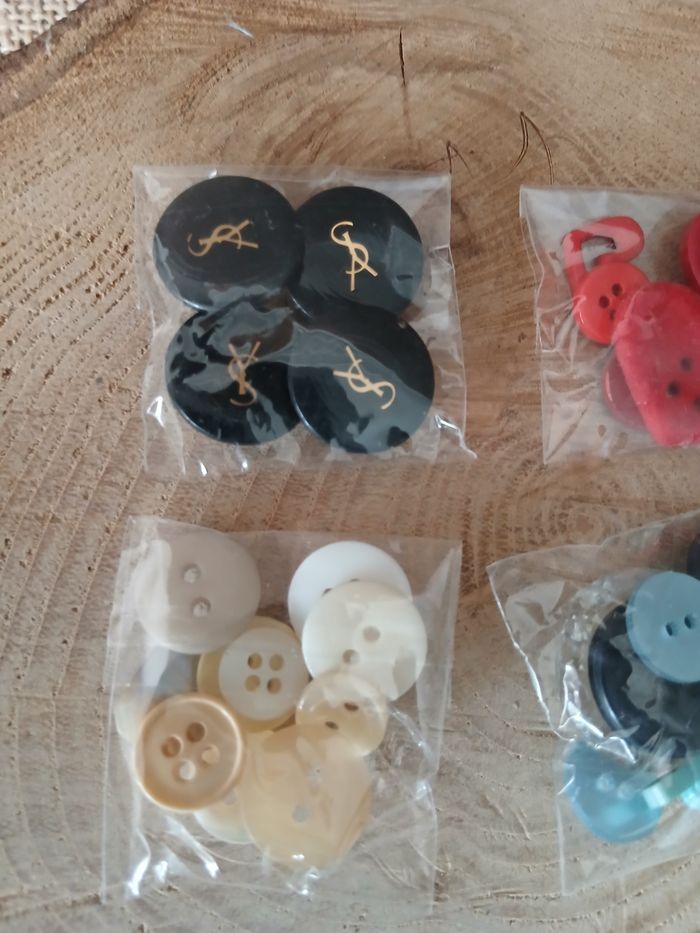 Lot de 4 sachets de boutons - photo numéro 2
