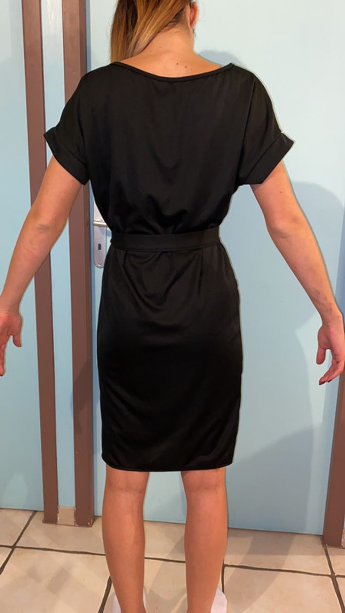 Robe moulante neuve - photo numéro 2