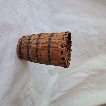 Gobelet petit pot motifs bleus en rotin osier roseau du Laos