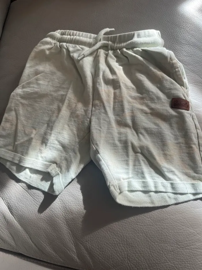 Lot de 2 shorts 7/8 ans - photo numéro 2