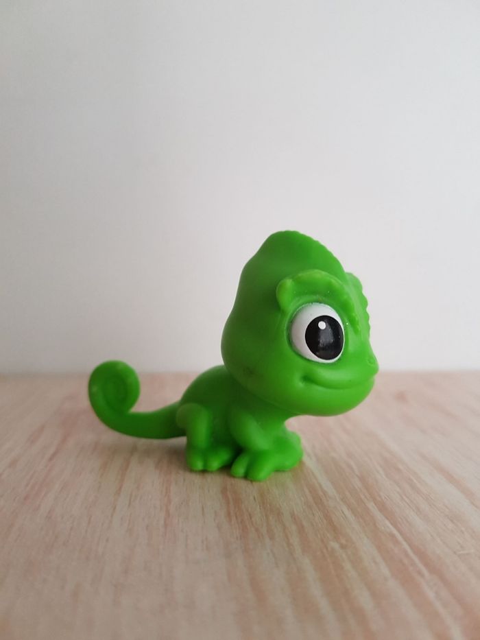 Figurine caméléon et poupées Disney Raiponce et Flynn Rider - photo numéro 2